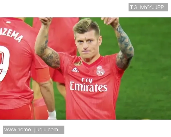 克罗斯引领足球新时代的战术革新与个人魅力的完美结合