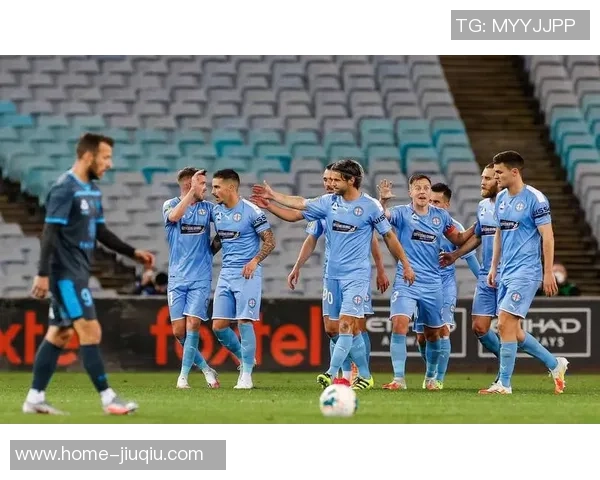 悉尼流浪与西部联的激烈对决展现澳超精彩瞬间与球队风采